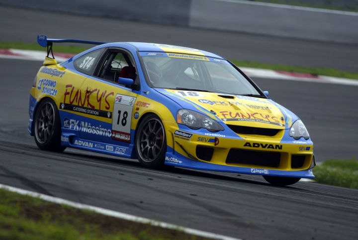 上位陣が相次いで脱落する中、最後に笑ったのはコスモソニックDC5だった