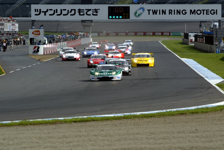 GT500のスタートシーン。この後、EPSON NSXにまさかのアクシデントが