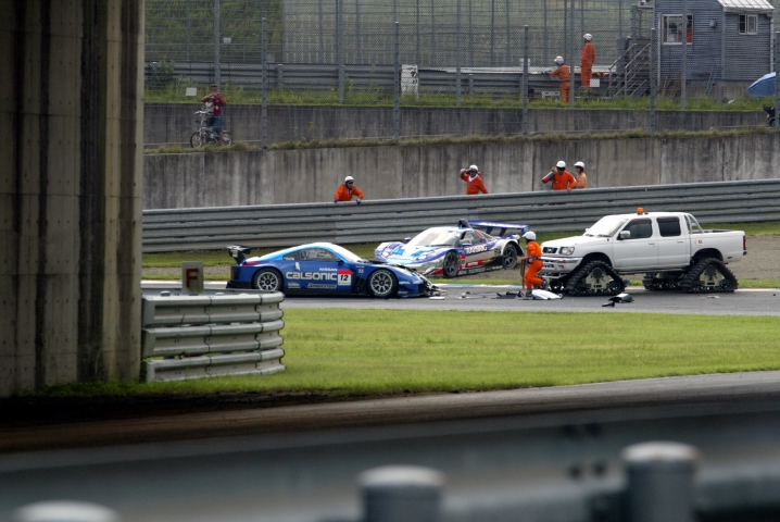 昨年勝者のレイブリックNSXとカルソニックZは、まさかのアクシデントで戦列を去った