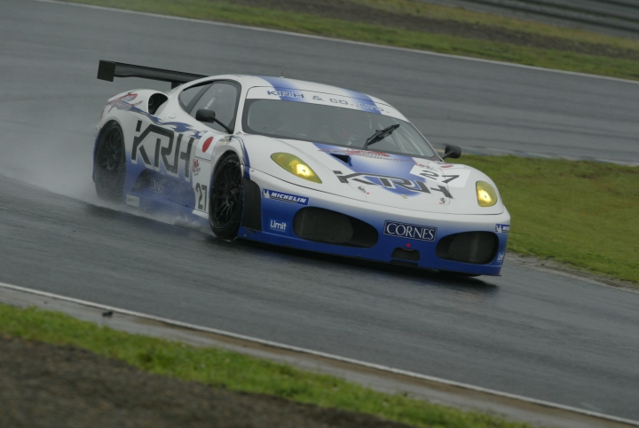 GT2は今回もF430がトップ。アタックしたのは新田守男だ