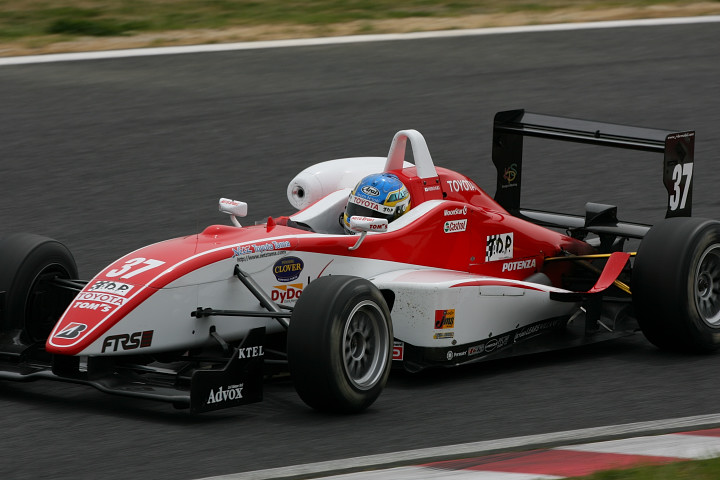 決勝で2位に入った石浦宏明（TDP TOM'S）