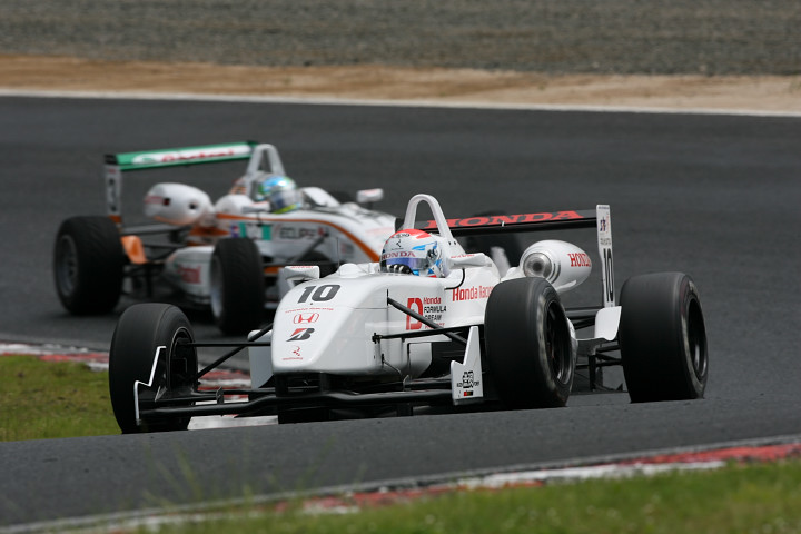 ドライタイヤ選択が見事に当たり優勝した塚越広大