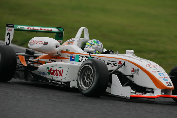 ウェットからドライへと変わるコンディションのなかポールポジションを獲得したロベルト・�