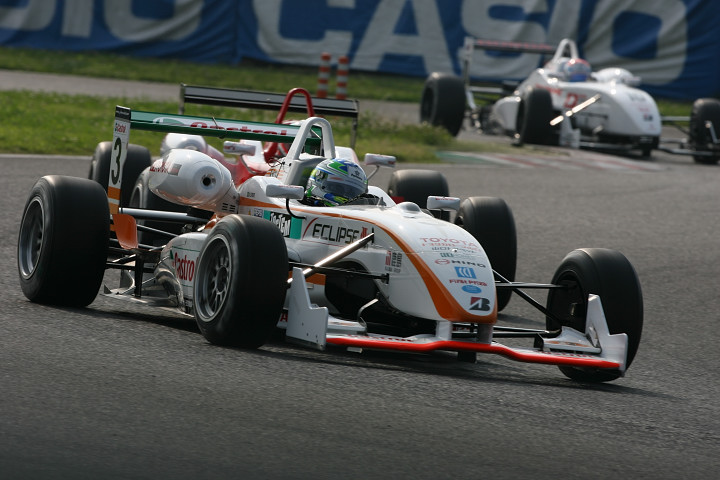 2位以下とのギャップをコントロールし見事優勝を飾ったロベルト･ストレイト（INGING）