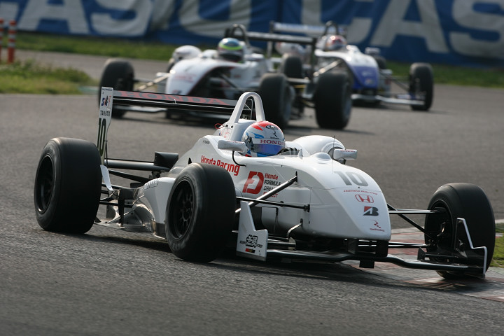 ファステストラップを記録するもスタートで順位を落として3位に終わった塚越広大（Honda Real）