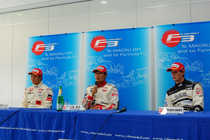 オリバー・ジャービス「昨日と同じだから昨日の写真を使えばいい」（第15戦決勝の記者会見に