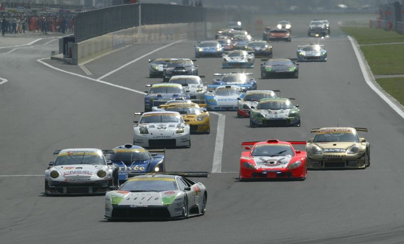 GT300クラスのスタートシーン
