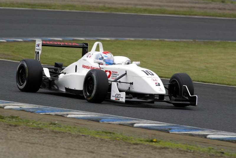 今シーズン初ポールを決めた塚越広大（Honda Real）