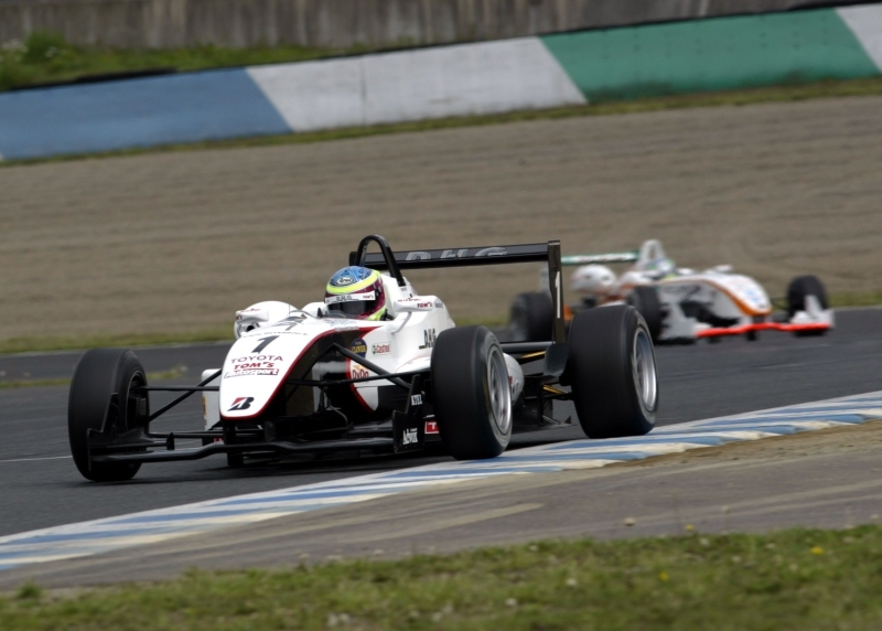 スタートでトップに立ちそのまま逃げ切って今季２勝目を上げたオリバー・ジャービス