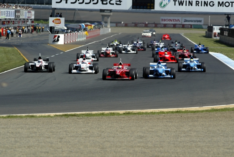 PPの松田次生（mobilecast IMPU）がスタートを制するが、その座は長くは続かなかった