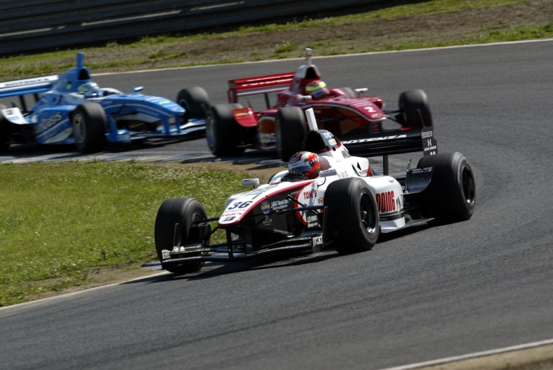 小暮を追ったアンドレ・ロッテラー（DHG TOM’S）だったが届かず2位