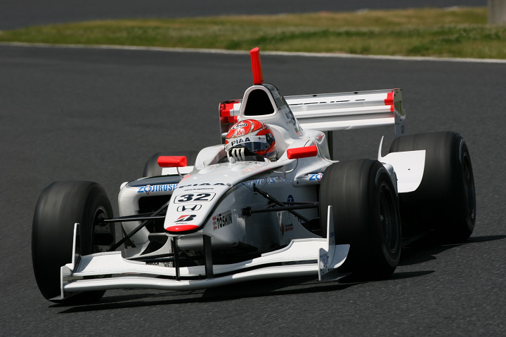 ウェットからドライへと変わる難しいコンディションのなか予選1回目暫定ポールの小暮卓史