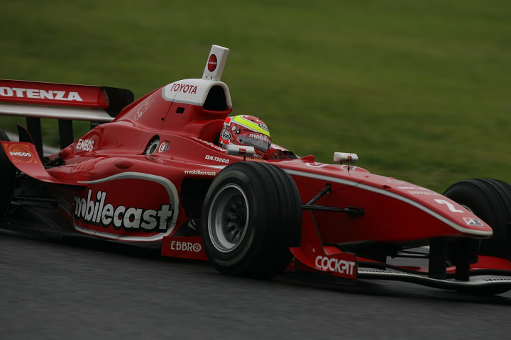 地元出身の松田次生は、予選1回目2位につける