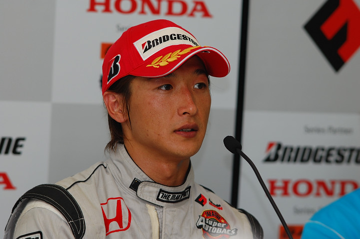 記者会見にて、3位の井出有治（ARTA）