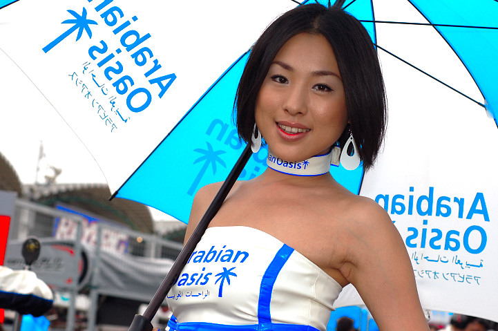 スターティンググリッドにて、Arabian Oasis GAL