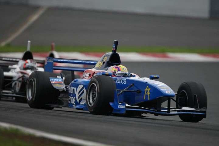 このレースのヒーローは激しいバトルで数周にわたってロッテラーを抑えた片岡龍也（LeMans）�