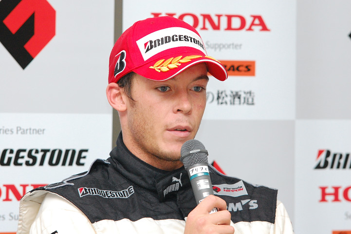 決勝記者会見: 優勝したアンドレ・ロッテラー（DHG TOM'S）