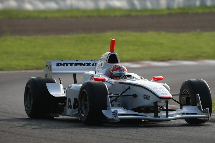 予選2回目でさらにタイムを伸ばしポールポジションを決めた小暮卓史（PIAA NAKAJIMA）