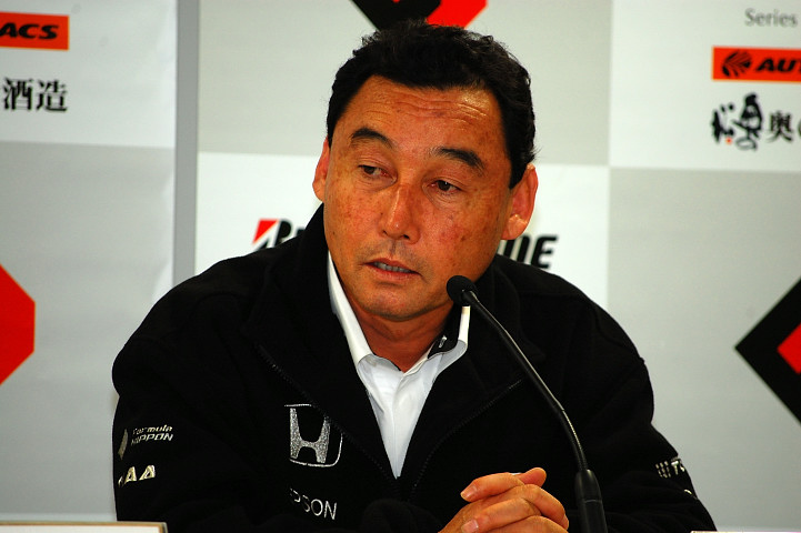 優勝チーム監督、中嶋悟（PIAA NAKAJIMA）