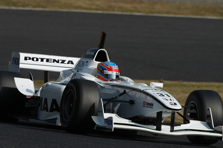 予選1回目、暫定ポールはロイック･デュバル（PIAA NAKAJIMA）