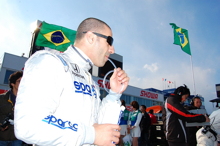 スターティンググリッドにて、トニー･カナーン（KANAAN RACING）