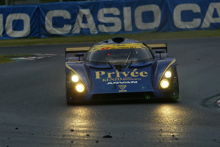 GT300クラスは序盤からレースをリードしたプリヴェKENZOアセット・紫電（加藤/高橋/吉本組）が�