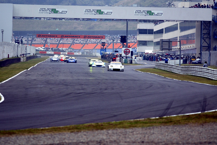 GT300クラスのスタートシーン