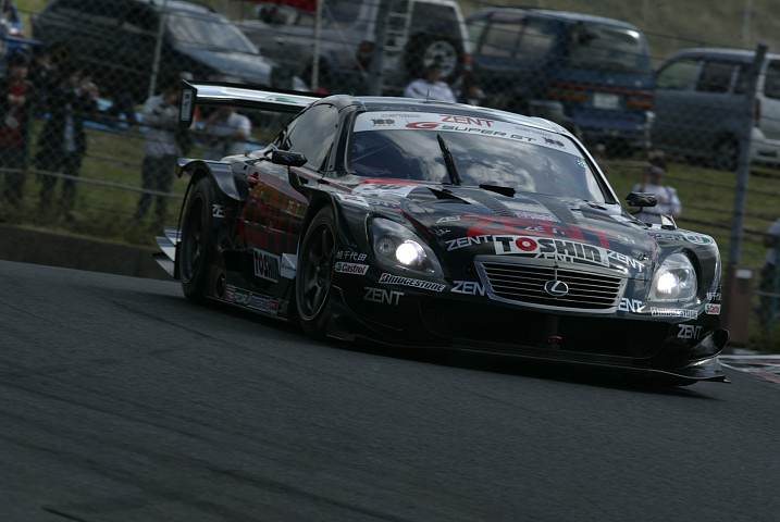 GT500クラスポールポジションはZENT CERUMO SC430（立川祐路／高木虎之介組）