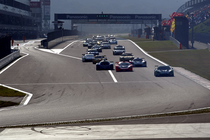 GT300クラスのスタートシーン