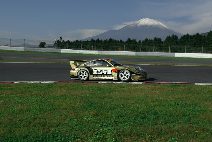 GT300クラス、フリー走行トップはユンケルパワータイサンポルシェ（谷口信輝／ドミニク・ファ
