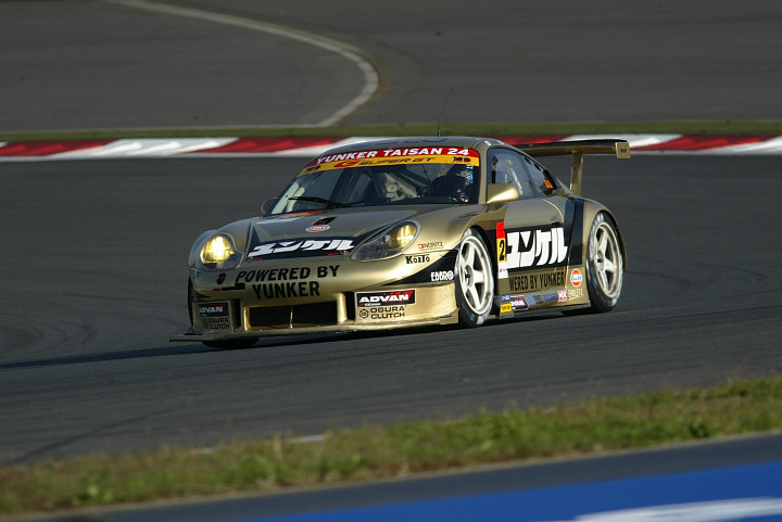 GT300クラス優勝はユンケルパワータイサンポルシェ（谷口信輝／ドミニク・ファーンバッハー組