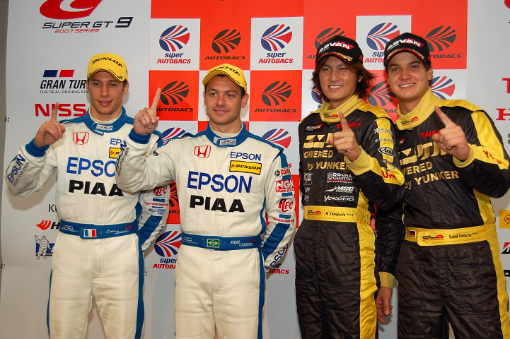 GT500,GT300両クラスの優勝ドライバー