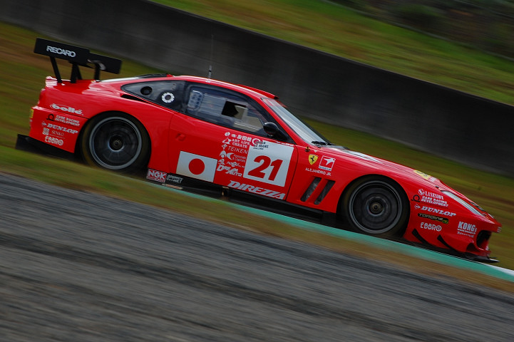 ドライバーズ予選GTクラストップはDUNLOPフェラーリ550GTS（飯田章／藤井誠暢／一ツ山幹夫組）