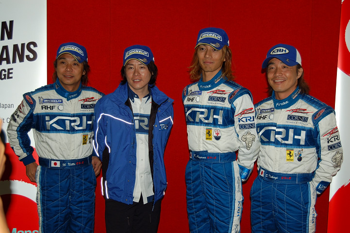 LMGT2クラスチャンピンのドライバー達と監督