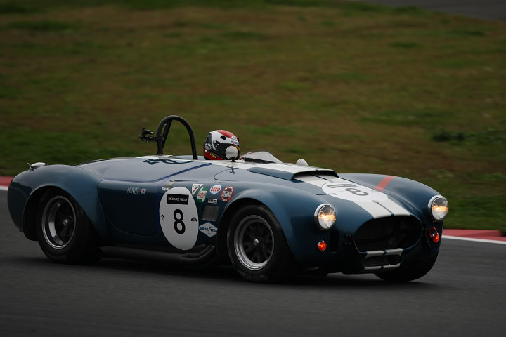 Shelby COBRAを駆るのは桧井保孝。土日ともGrid-2レースでぶっちぎり