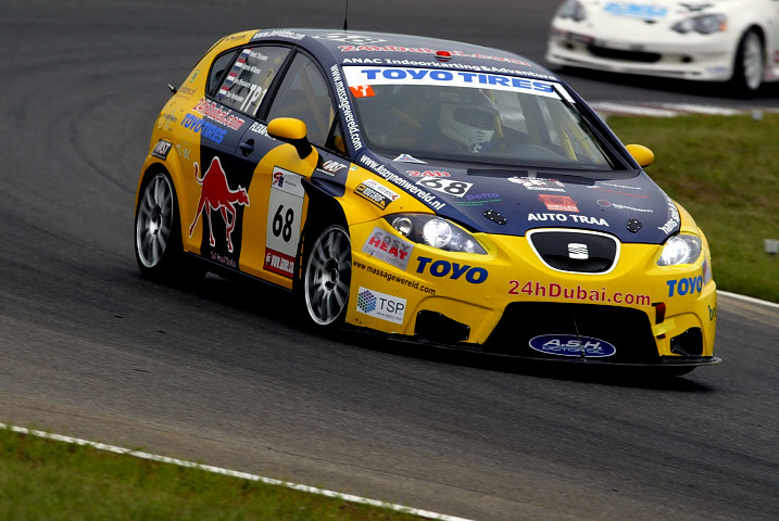 遠征組のRED CAMEL RACINGはSEAT Leon 2.0Tdiを十勝に持ち込んだ