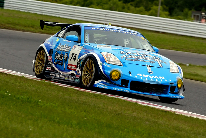 アラビアンオアシスＺは監督の本山哲がDドライバーとしてステアリングを握る