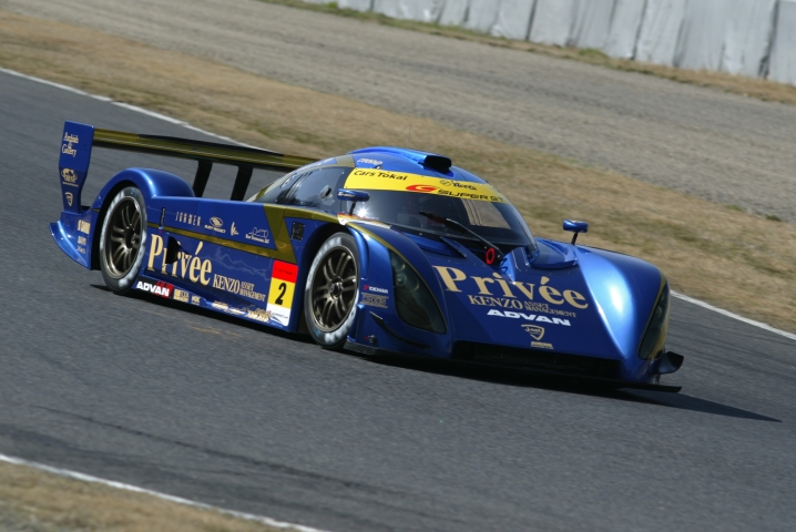 GT300クラスは、今季こそチャンピオン奪取に燃えるプリヴェKENZOアセット・紫電が暫定ポール