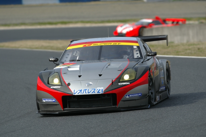 PPのガライヤと同じミシュランタイヤを履くモーラZがGT300のトップ