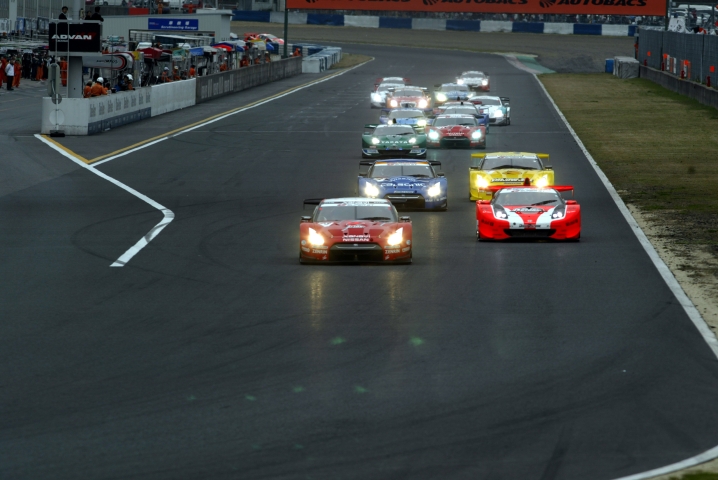 GT500クラスのスタート