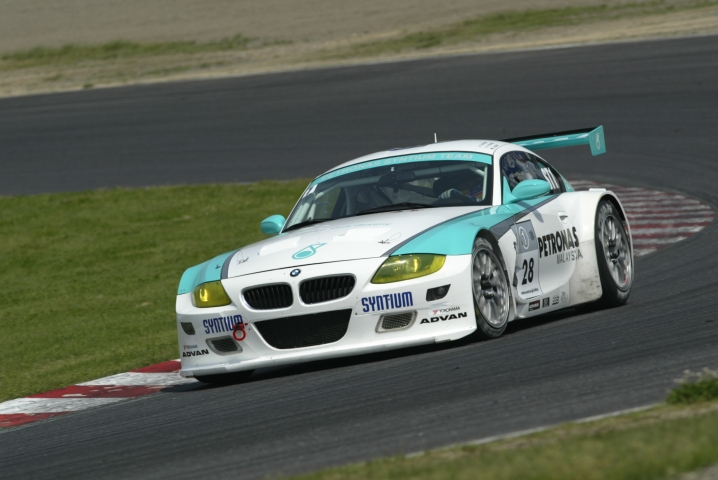 Z4Mに初勝利をもたらしたのは、皮肉にも今季初参戦の28号車だった