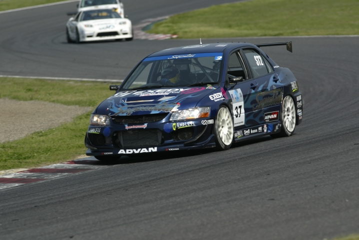 アクシデントやトラブルの相次いだST2クラス。最後に笑ったのは37号車だった