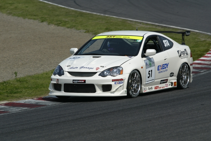 ST4クラスは、熟練のインテグラ使いを揃えた51号車が予選決勝とトップを独走