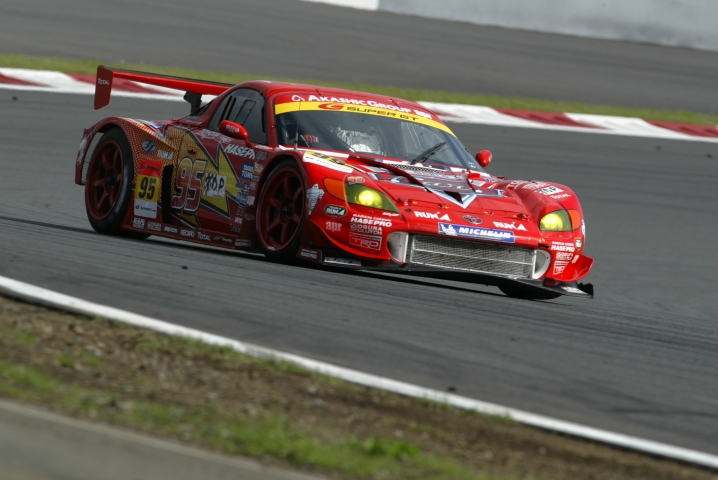 ルーキーコンビの初勝利。しかもGTの歴代最年少記録。記録ずくめのGT300ウィナーだ