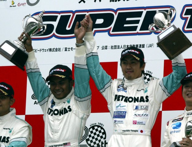 ST1クラス優勝の柳田真孝/フェリーク・ハイルマン組