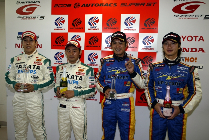 ポールポジション会見に出席したTAKATA童夢NSXとウェッズスポーツIS350のドライバーたち