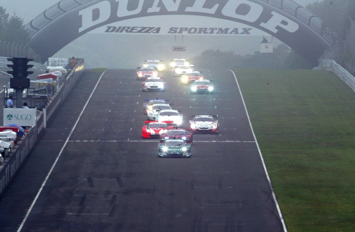 GT500クラスのスタート