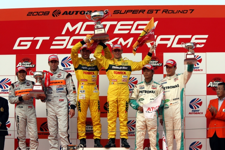 GT500クラスの暫定表彰式