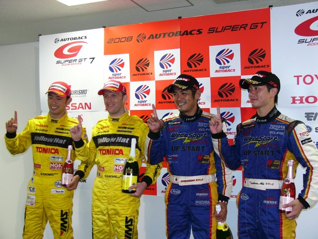 優勝記者会見の模様