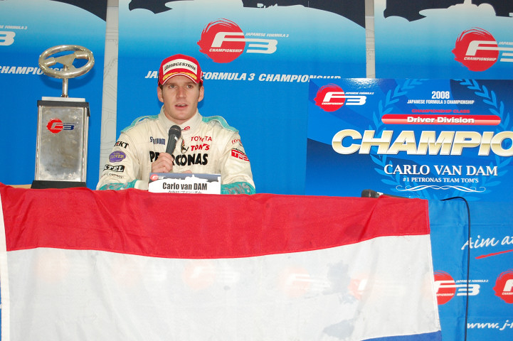 2008年度全日本F3ドライバーズチャンピオンのカルロ・ヴァン・ダム（TOM'S）